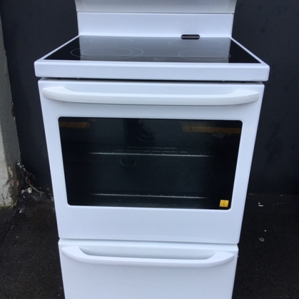 FREE INSTALL & DELIVERY FISHER & PAYKEL CERAMIC TOP