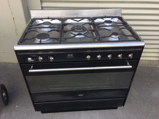 SMEG 90cm Dual Fuel Gas Hob and Electric oven stove
