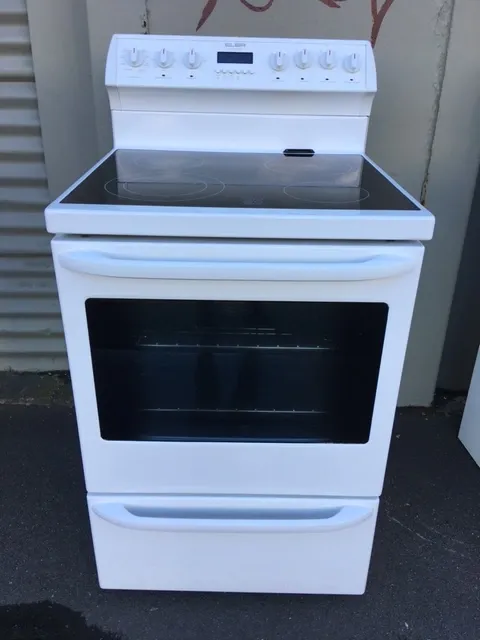ELBA BY FISHER & PAYKEL MULTIFUNCTION STOVE