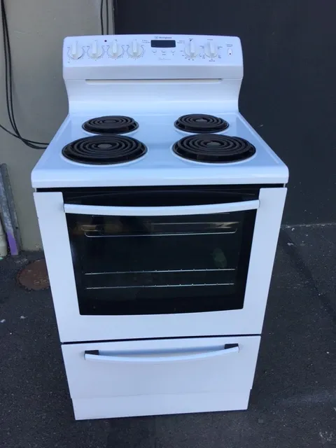 Westinghouse Saturn Fan Bake WLE626WA stove